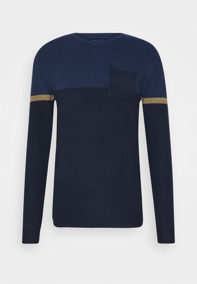 Pull en maille bleu marine à manches longues avec une partie supérieure de la poitrine bleu marine plus claire et une seule poche poitrine, présentant une bande beige sur chaque manche.