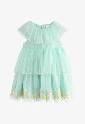Világoskék rétegzett tüll lányruha fodros gallérral, arany virágos hímzéssel és hullámos szegéllyel, ezüst és arany flitterekkel díszítve.