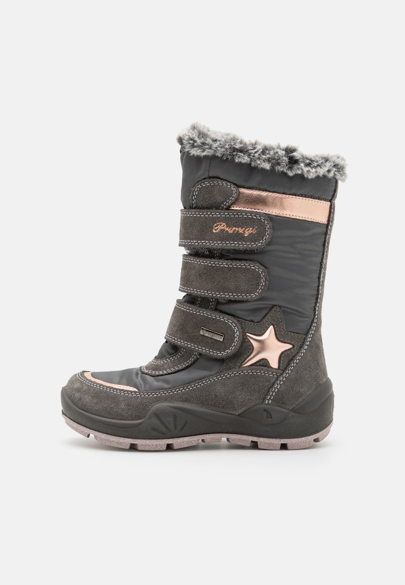 Botte d'hiver grise avec une tige en suède et nylon, garniture en fourrure grise et duveteuse, trois sangles ajustables et un accent en étoile rose sur le côté.