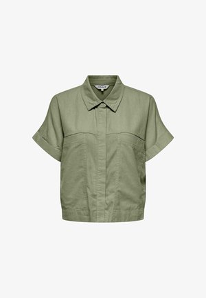 Kortermet, avskåret olivengrønn skjorte med krage, skjult knappestolpe og to brystlommer foran.