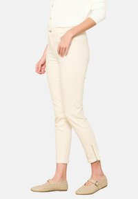WITH ZIPPER - Prigludę džinsai - lt beige