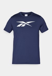 Námornícke modré tričko z jemnej tkaniny, s veľkým bielym logom na hrudi, s okrúhlym výstrihom a krátkymi rukávmi.