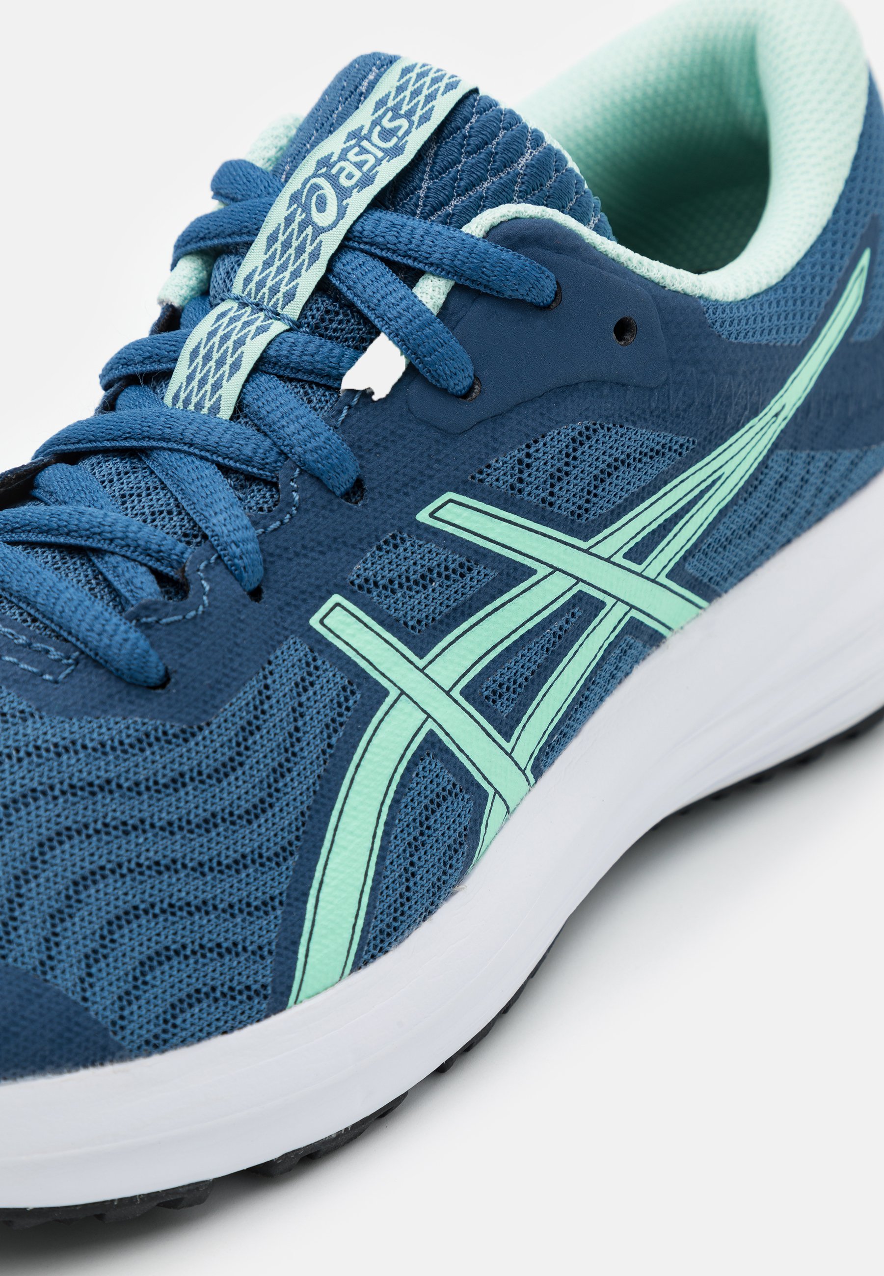 asics neutral running shoe