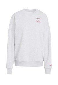 Světle šedá mikina Adidas s dlouhými rukávy, na hrudi s malým červeným nápisem "Adidas three stripes studio" a logem na manžetě levého rukávu.