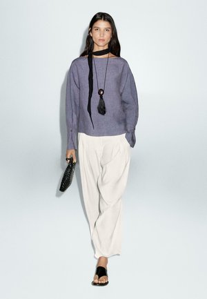 V-NECK  WITH SLEEVE DETAIL  - Blouse - blue