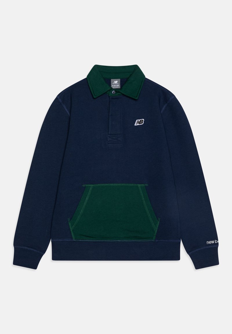 Navy blauwe sweatshirt met een groene kraag en een groene voorzak. Heeft een klein logo op de borst en contrasterende stikseldetails.
