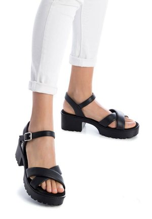 Refresh, SANDALIA DE MUJER CON TACÓN - Sandalias con plataforma - black