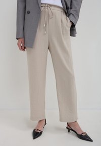 Calliope JOGGER  - Pantalon de survêtement - beige