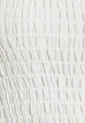 Tela blanca con fruncido elástico apretado que crea un patrón texturizado y recogido en toda la superficie.