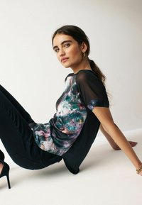 Next SHORT SLEEVE RAGLAN STANDARD - T-shirt - bas - blurred floral