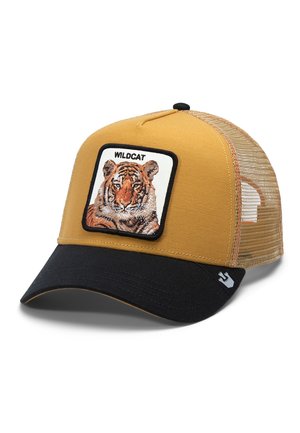 Cappello da camionista color senape e nero con retro in rete. Presenta un patch ricamato di una tigre etichettato "WILDCAT". Visiera curva, vestibilità regolabile.