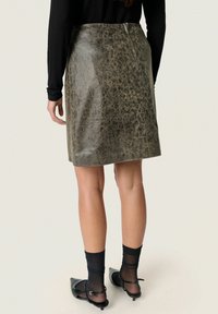Soaked in Luxury Mini suknja - cracked black