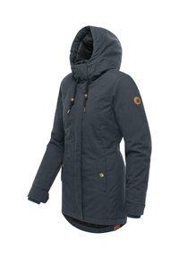 Tummansininen parka-takki, jossa on huppu, nyörikiinnitys, kultaiset yksityiskohdat ja kaksi etutaskua. Takissa on pidempi takaosa.