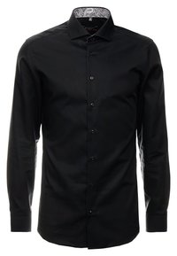 Czarna koszula z długim rękawem wykonana z gładkiej tkaniny, z wzorzystym wewnętrznym kołnierzykiem, zapinana na guziki z przodu, o nowoczesnym kroju.