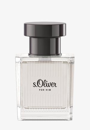 Flacon de parfum en verre rectangulaire clair avec bouchon rond noir, étiqueté "s.Oliver FOR HIM" sur le panneau avant.