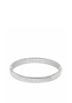 Sølvfarvet armbånd i metal, graveret med "FURLA 1927" og beklædt med små funklende krystaller langs den ydre kant.