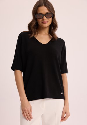 - T-shirt basic