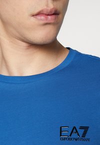 EA7 Emporio Armani Pamata T-krekls - blue