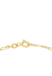 Pulsera de cadena en tono dorado que presenta eslabones alargados y un cierre circular. Textura suave con un acabado pulido para una apariencia elegante.