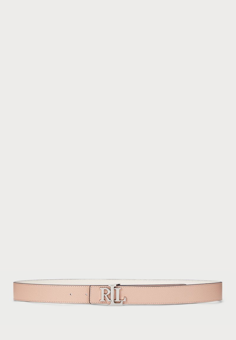 Ceinture en cuir rose pâle avec une texture lisse, dotée d'une boucle en métal argenté avec le logo RL et d'un design épuré et minimaliste.