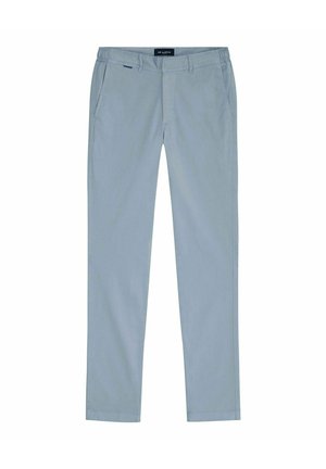 Chinos bleu clair en coton avec une coupe slim, dotés de poches latérales et d'une fermeture à bouton. Texture lisse et design minimal.