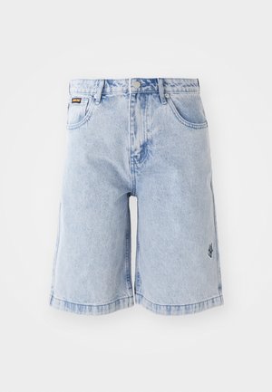 Lyseblå denimshorts med høy midje, løs passform og frontlommer. Dekorativ søm og merkevarelogo brodert på siden.