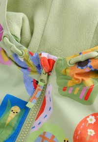 Nevybráno, green character