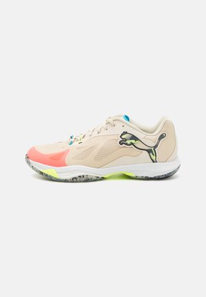 Puma VANTAGE NITRO - Scarpe da pallamano - alpine snow/fast yellow
