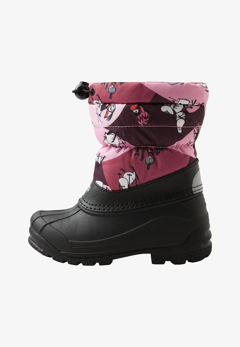 Ūdensnecaurlaidīga zābaku, kas sastāv no melna gumijas apakšdaļas un rozā rakstaina, izolēta auduma augšdaļas ar auklu slēgšanu augšpusē.