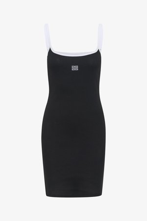 Črna rebrasta obleka brez rokavov z belimi detajli, ki ima prilegajoč silhueto in logotip na prsih. Gladka tekstura in dolžina do kolen.