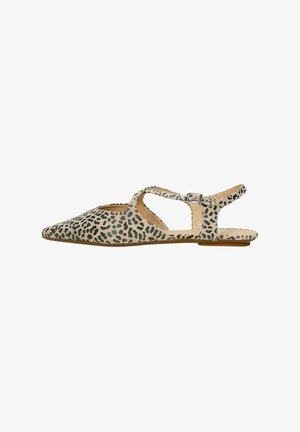Leopardprint platte schoenen met een spitse neus, open zijkanten en een kleine verstelbare gesp. Gemaakt van zacht materiaal met een platte zool.