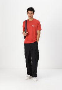Tommy Hilfiger CHAINSTITCH - T-shirt basic - terra red