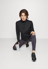 Nike Performance ONE HALF ZIP - Ilgarankovis viršutinės dalies drabužis - black/white