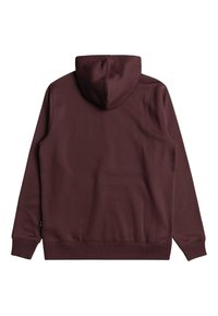 Sudadera color burdeos con capucha ajustable, textura suave, mangas largas y puños y bajo acanalados. Presenta un diseño minimalista.