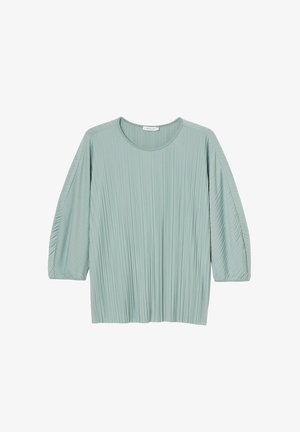 Jasnozielona bluzka plisowana z okrągłym dekoltem i rękawami o długości trzech ćwierć, charakteryzująca się gładką fakturą i subtelnym fasonem.