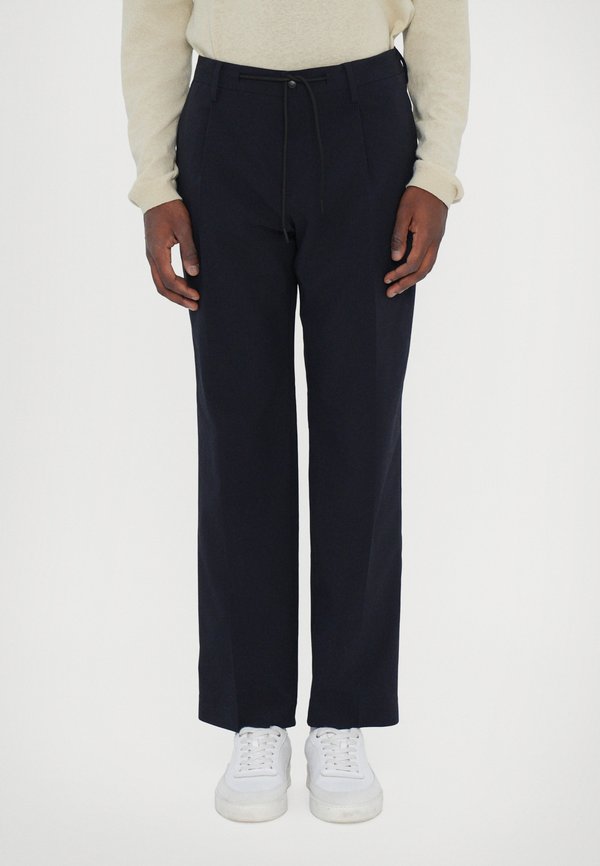 JUN OXY TECH STRETCH PANTS - Trousers