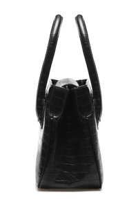 Bolsa de mano de imitación piel negra con textura de cocodrilo, de forma estructurada, con dos asas superiores y cierre en la parte superior. Tiene un interior suave.