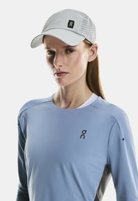 On LIGHTWEIGHT  - Pet - glacier