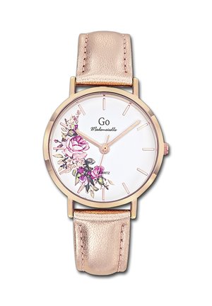 Montre ronde en or avec bracelet en cuir rose clair, cadran blanc, motif floral sur le côté gauche, et index ainsi que aiguilles dorés simples.