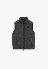 Chaleco gris acolchado con cuello alto, cremallera frontal y dos bolsillos laterales con cremallera. Material ligero con una textura suave.
