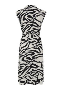 Robe sans manches longueur genou avec motif zèbre noir et blanc et taille cintrée.