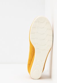 Jana Czółenka na koturnie