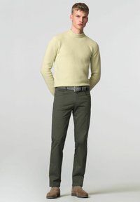 Meyer Chino - stein