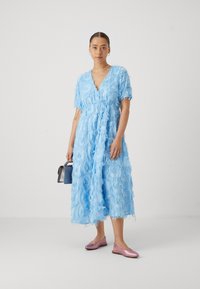 YAS Petite YASPAZYLLA MIDI DRESS SHOW  - Kokteilinė suknelė / vakarėlių suknelė - alaskan blue