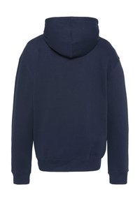 Sudadera azul marino con capucha ajustable, mangas largas, puños acanalados y dobladillo, fabricada en una suave mezcla de algodón, con una textura lisa.