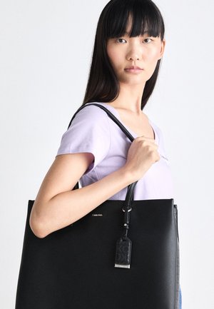 MUST MEDIUM SHOPPER MONO - Maisiņveida soma - black