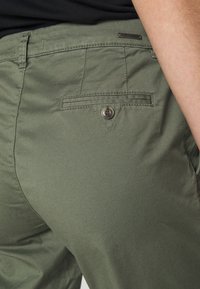 Esprit Chino - khaki