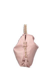 Zachte roze leren handtas met een ronde vorm, kettinghandgreep, gouden hardware accenten en een ritssluiting. Gladde textuur overal.