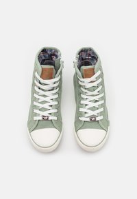 Mustang Vysoké tenisky - pastellgrün