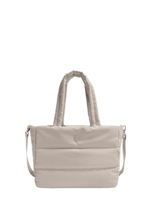 Sac à main beige matelassé avec deux petites poignées, une bandoulière réglable et un petit emblème sur le centre avant.